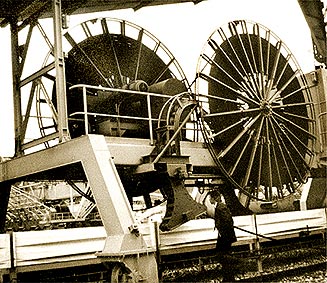 Detail of cable reel in a Coal Park in Vern (1974)