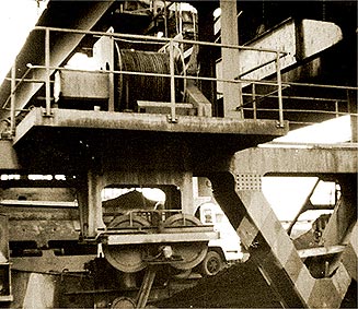 Cable reel assembly in a skip unloader at the Port of Gijn (1969)